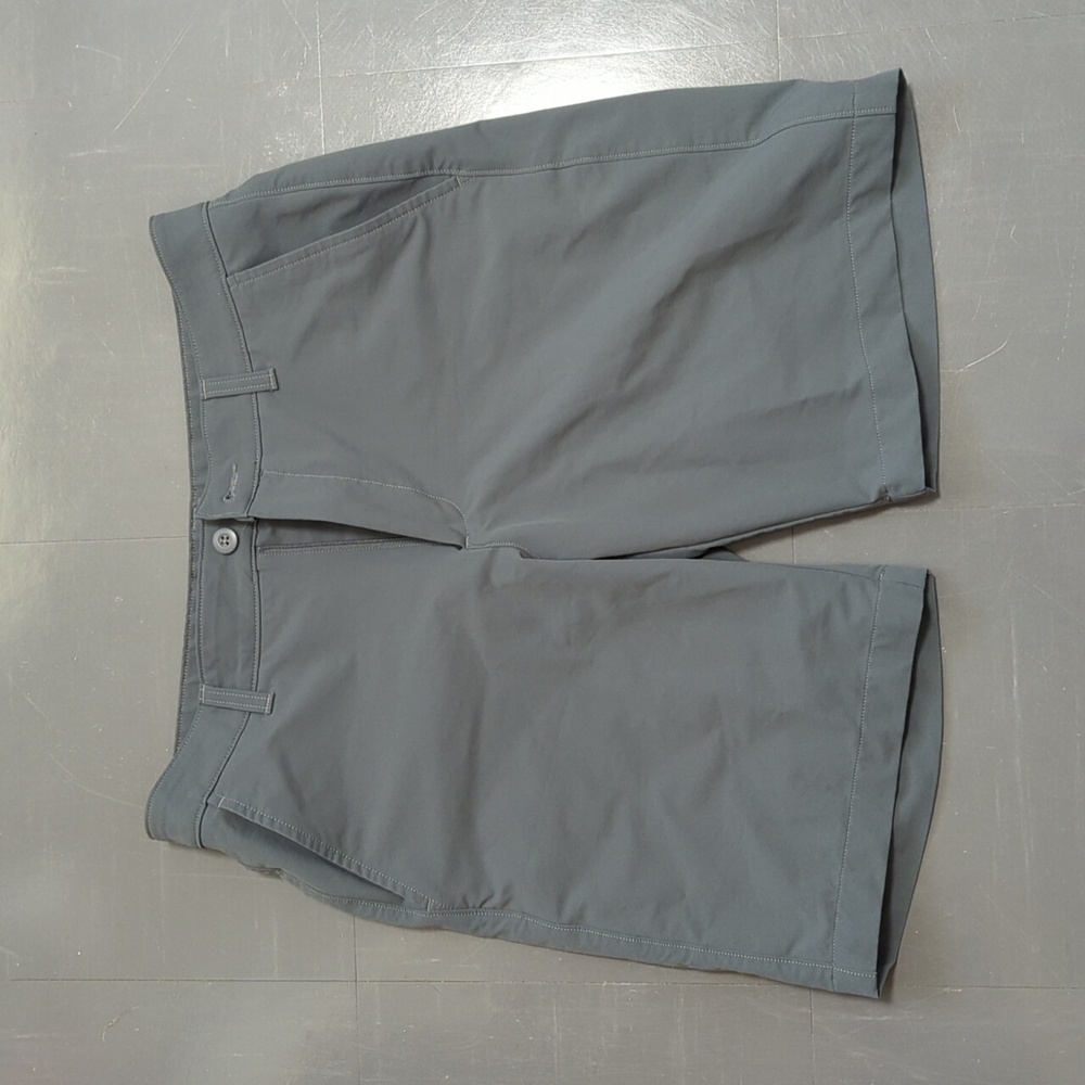 Under Armour golf shorts